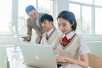 電商與電子商務(wù)信息咨詢(xún) 定義、關(guān)系與實(shí)踐